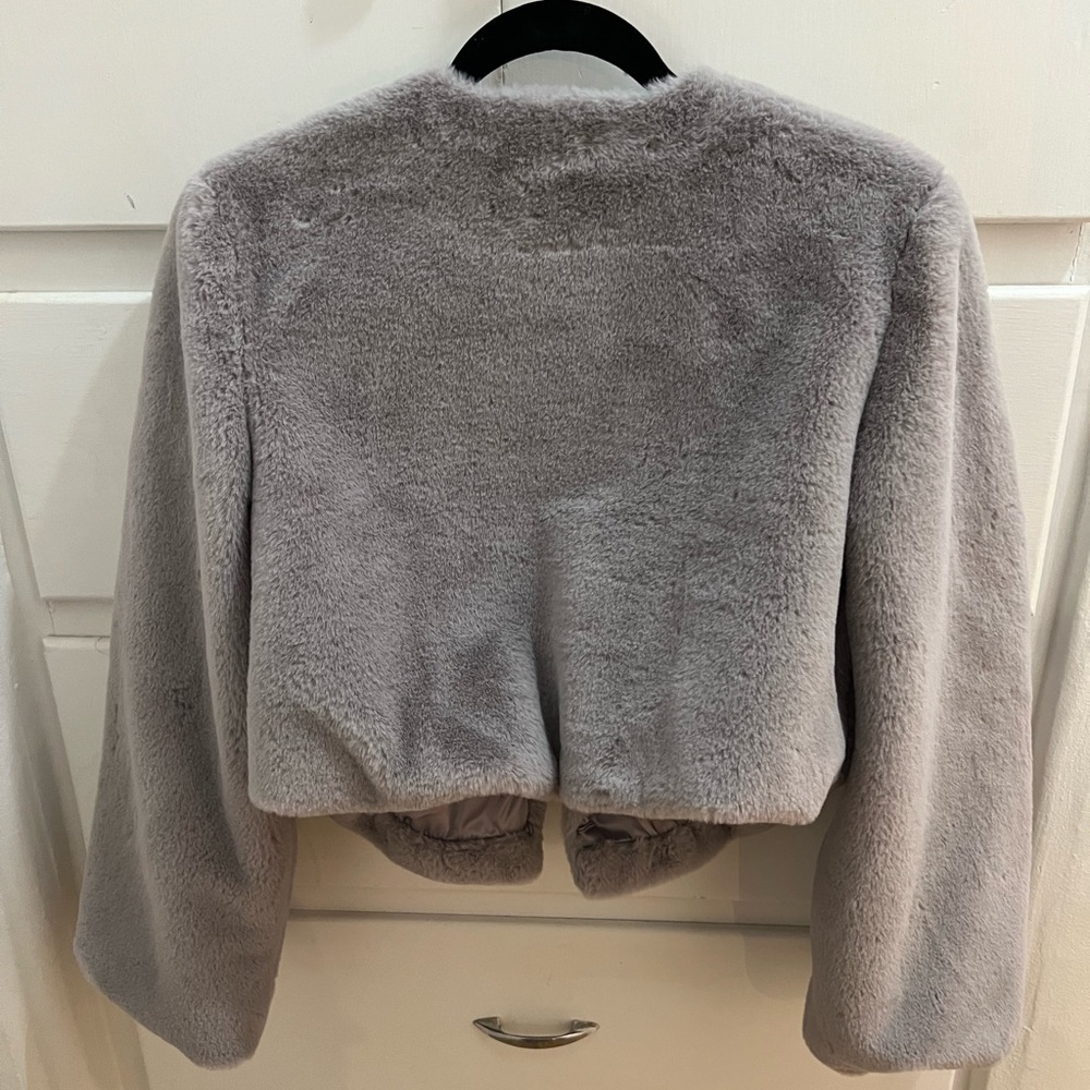 Gianni Bini faux fur cropped jacket size small. - Picture 3 of 3